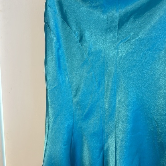 002- BNWT Le Chateau satin affects skirt knee length. Size 1/2. - Picture 2 of 4